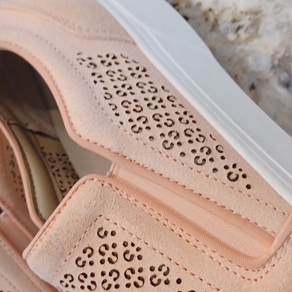 VIONIC Kimmie Perforated Suede Slip-On Sneaker Women's $130 final clearance - Picture 4 of 6